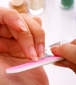 Cómo hacer un esmalte de uñas mate